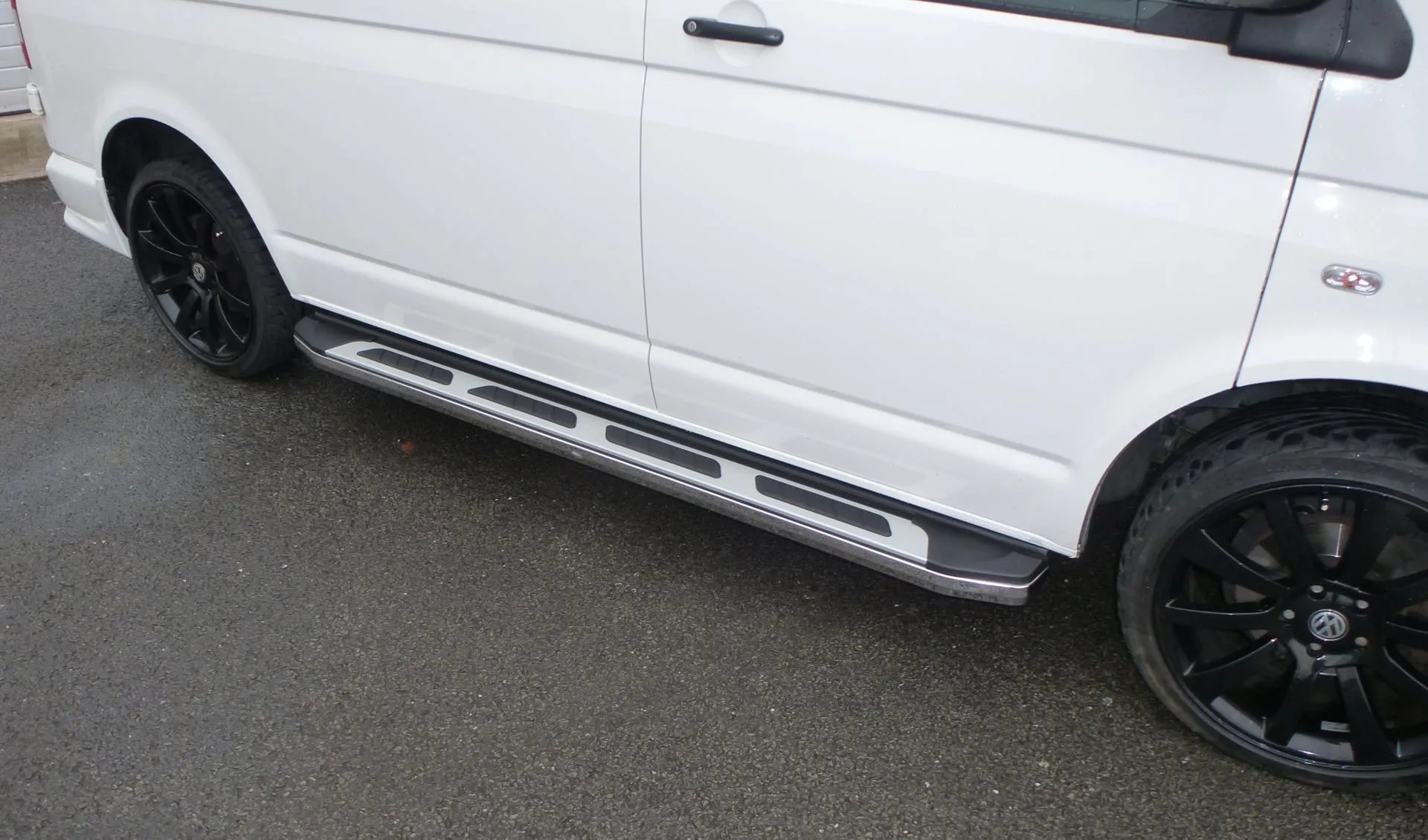 Suburban Side Steps Running Boards for Volkswagen Transporter T5 SWB