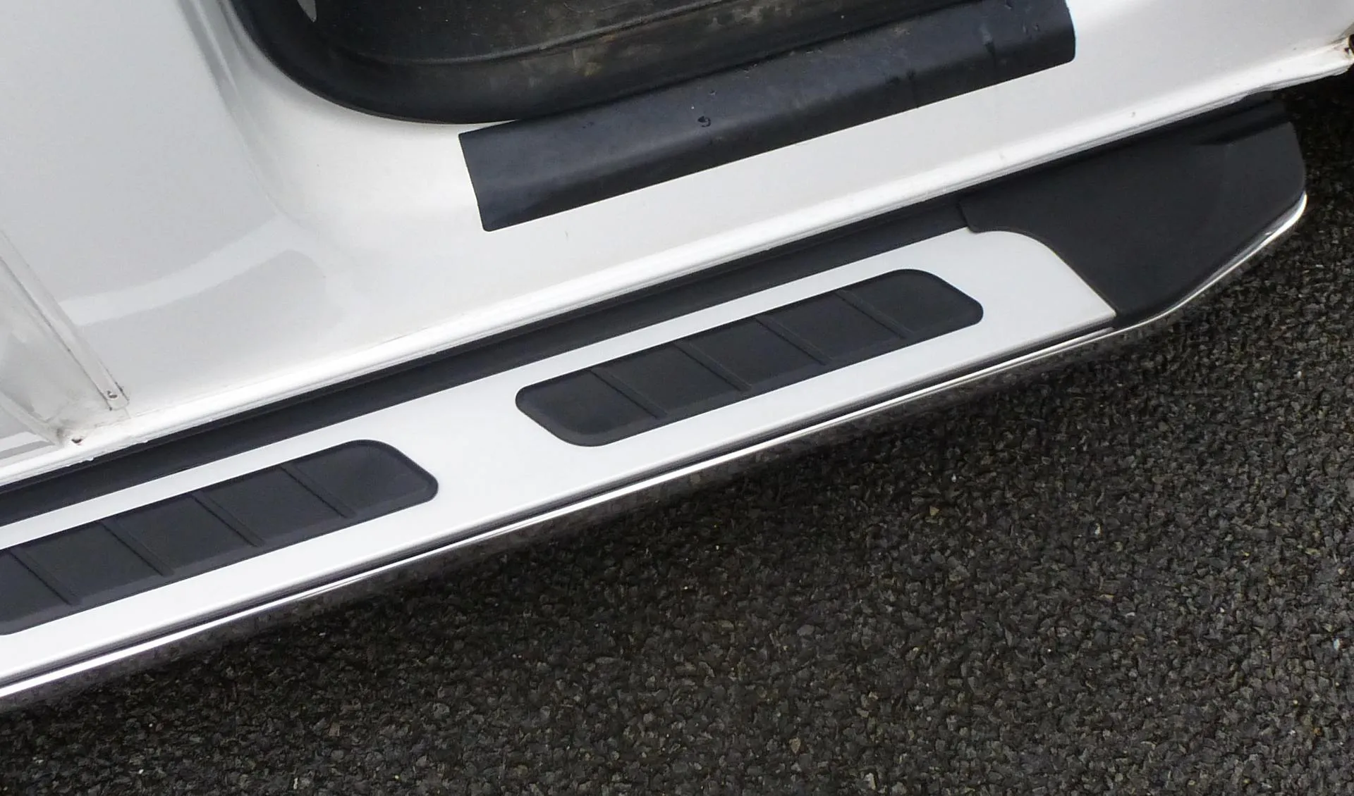 Suburban Side Steps Running Boards for Volkswagen Transporter T5 SWB