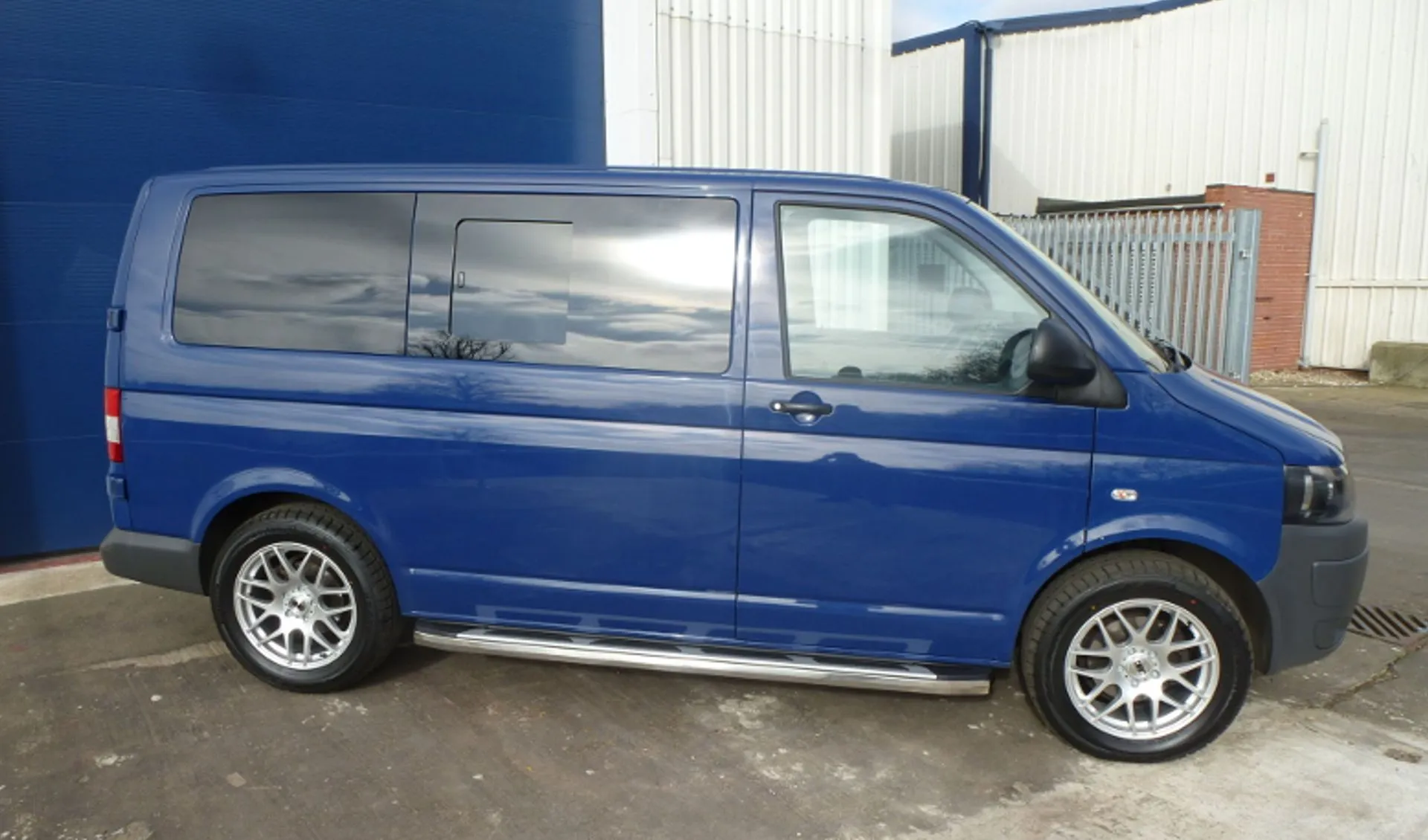 Suburban Side Steps Running Boards for Volkswagen Transporter T5 SWB